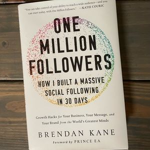 One Million Followers : How I Built a Massive Social Following in 30 Days